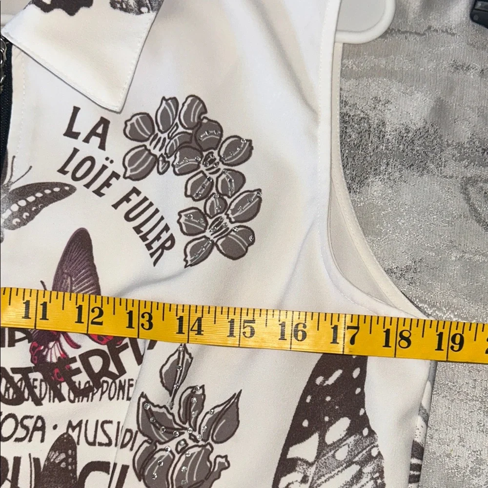 Elegant Butterfly Print Sleeveless Blouse - Picture 6 of 10